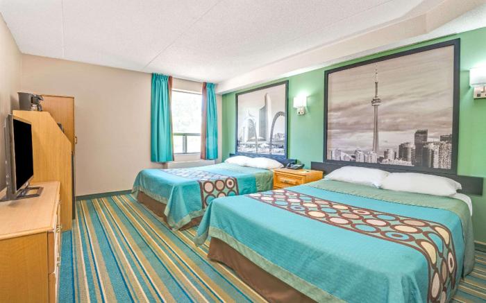 Super 8 By Wyndham Toronto East On