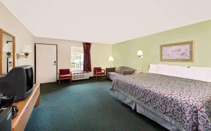 Days Inn by Wyndham Cleveland TN