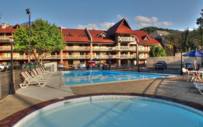 Crossroads Inn & Suites