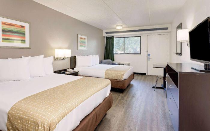 Travelodge by Wyndham College Park