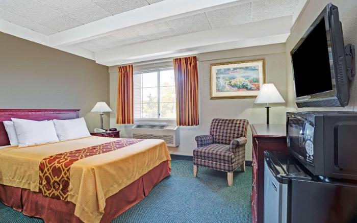Travelodge by Wyndham Iowa City