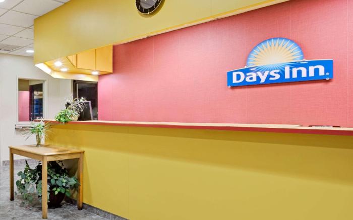 Days Inn by Wyndham Bradenton - Near the Gulf