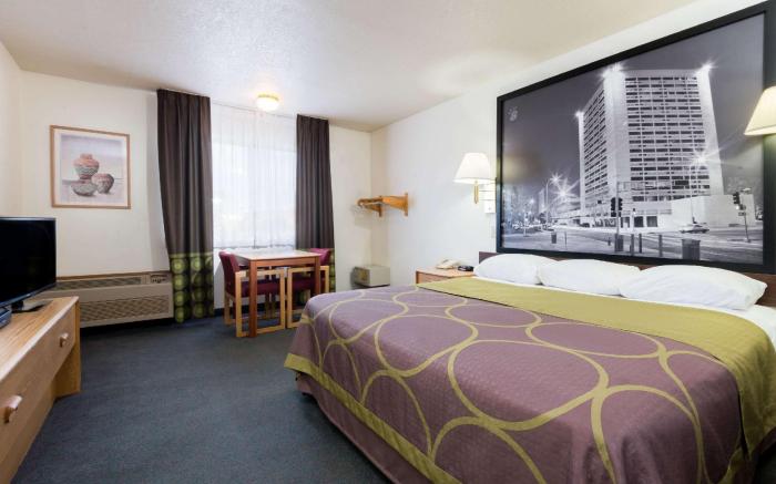 Super 8 By Wyndham Bernalillo