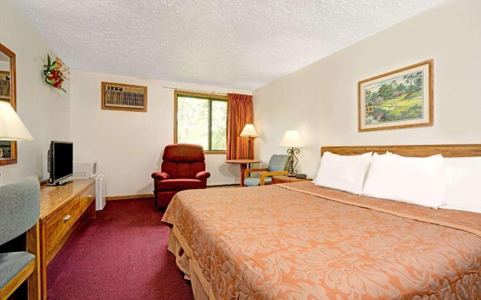 Super 8 By Wyndham Chaska