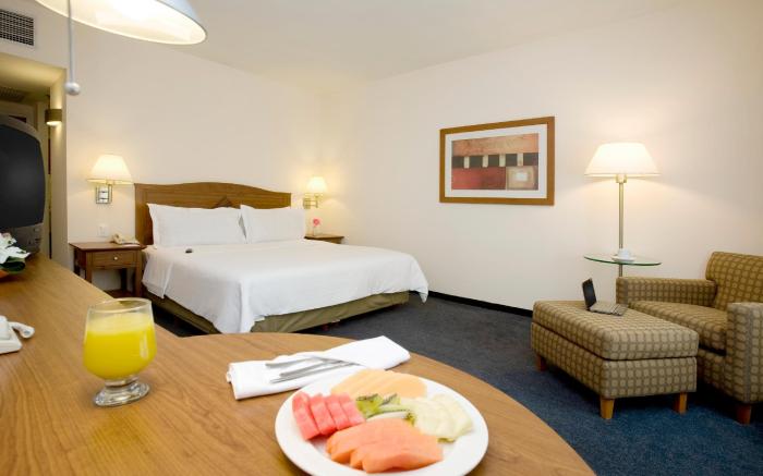 Fiesta Inn Express San Luis Potosí Oriente