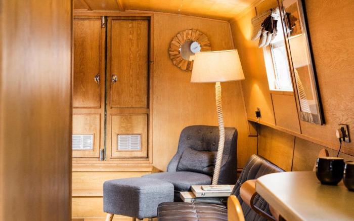 The Four Sisters Boatel Houseboat
