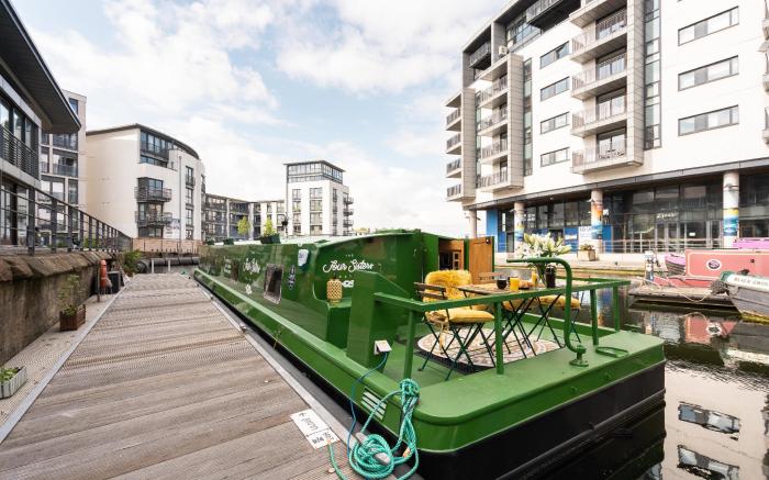 The Four Sisters Boatel Houseboat