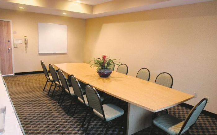 La Quinta Inn & Suites by Wyndham Oakland - Hayward