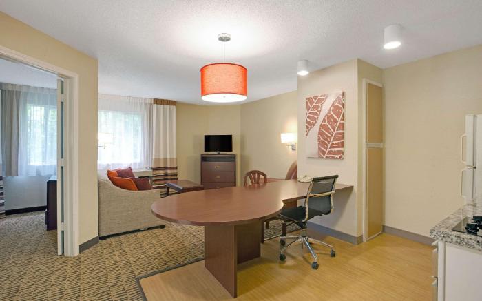 Suburban Studios Charlotte - Executive Park
