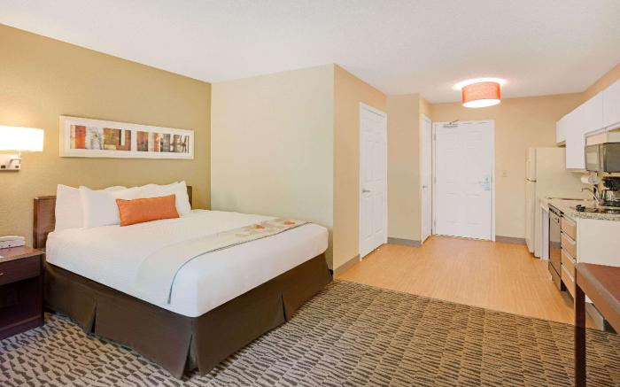 Suburban Studios Charlotte - Executive Park