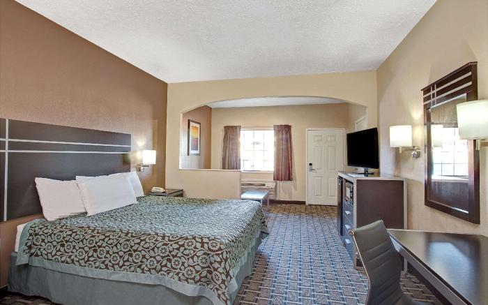 Days Inn & Suites by Wyndham Houston North/Spring