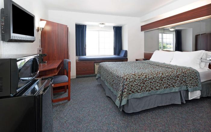 Days Inn & Suites by Wyndham Greeley