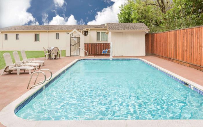 Travelodge by Wyndham Santa Rosa Wine Country