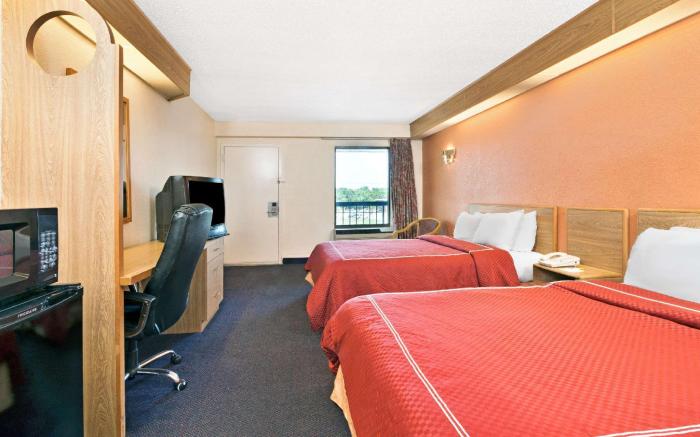 Days Inn by Wyndham Charlotte Northlake