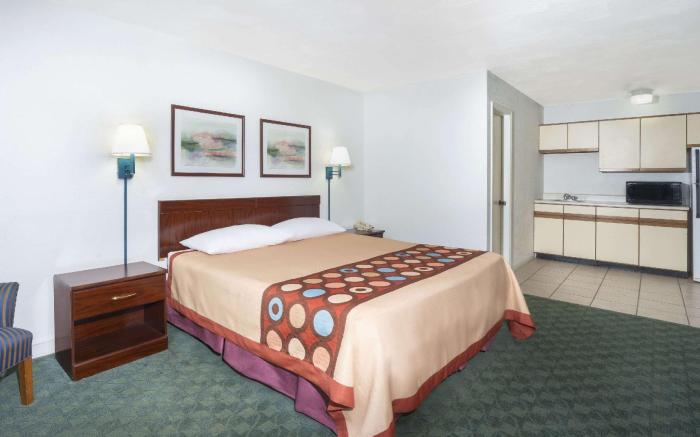 Super 8 by Wyndham Taylorville IL