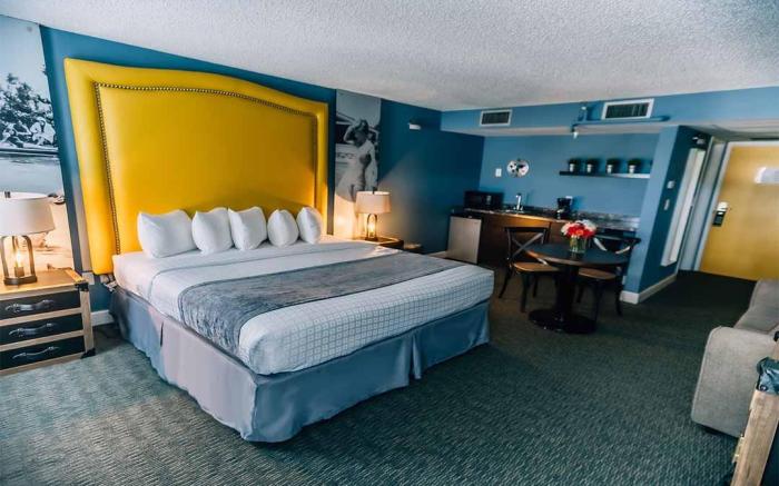 Hollander Hotel - Downtown St. Petersburg