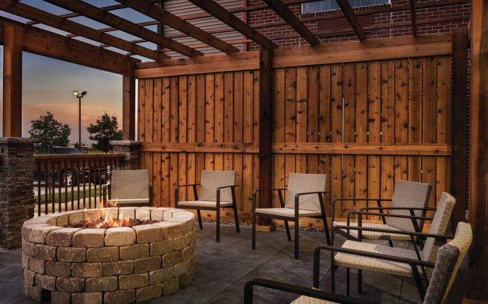 Country Inn & Suites by Radisson, Coralville, IA