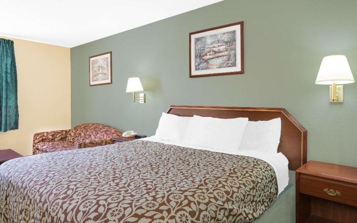 Days Inn by Wyndham Lincoln