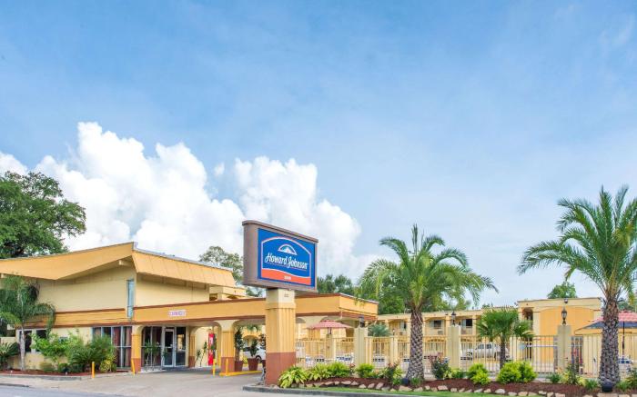 Howard Johnson by Wyndham Historic Lake Charles