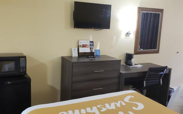 Days Inn by Wyndham Hampton Near Coliseum Convention Center