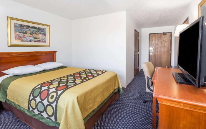 Super 8 By Wyndham Pontiac