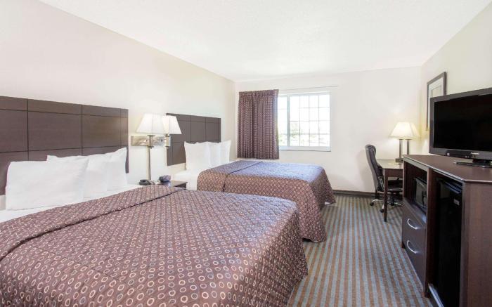 Super 8 By Wyndham Cedar Falls