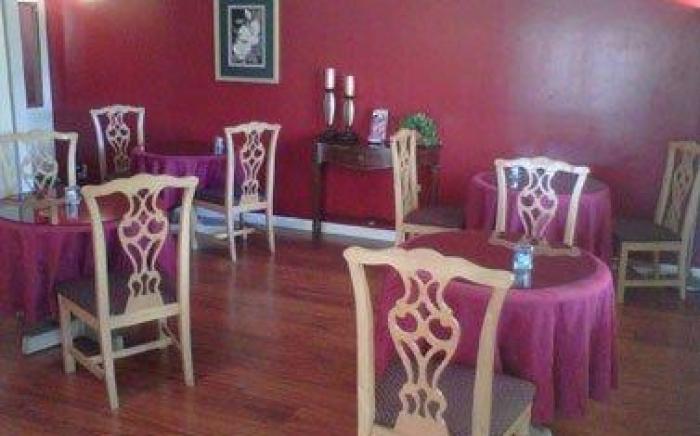 Caravelle Inn & Suites