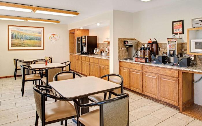Super 8 By Wyndham Omaha Eppley Airport/Carter Lake