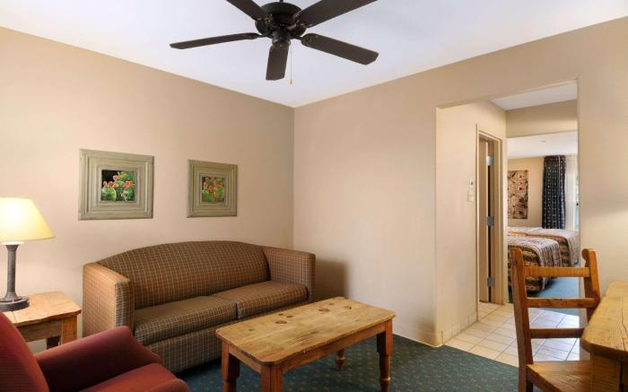 Days Inn & Suites by Wyndham Llano
