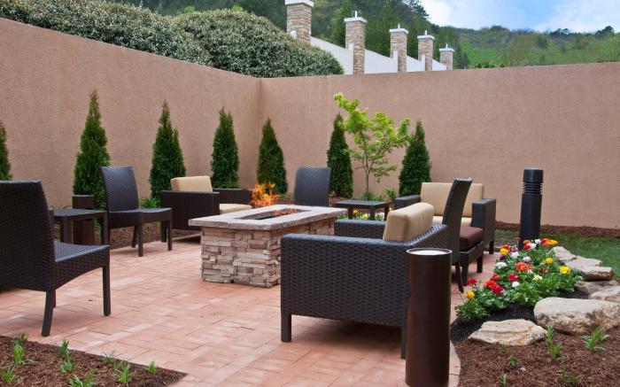 Courtyard Dalton