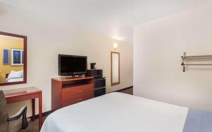 Days Inn by Wyndham Austin