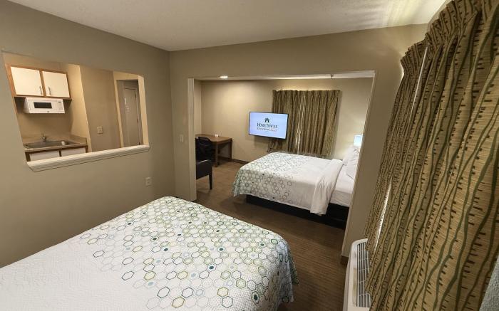 HomeTowne Studios & Suites Greensboro