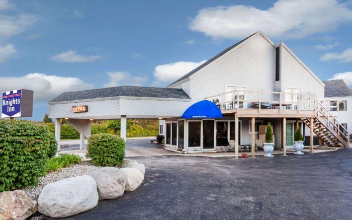 Knights Inn - Mackinaw City, MI
