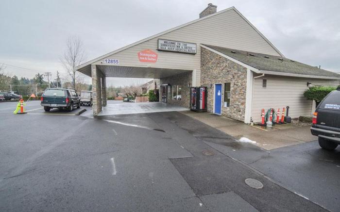 Sunnyside Inn and Suites