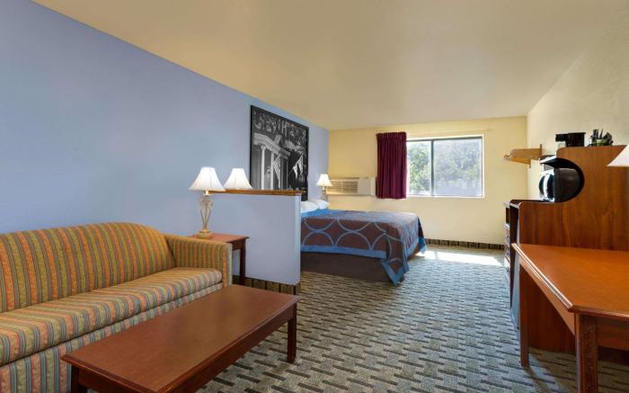 Super 8 By Wyndham Lynchburg Va