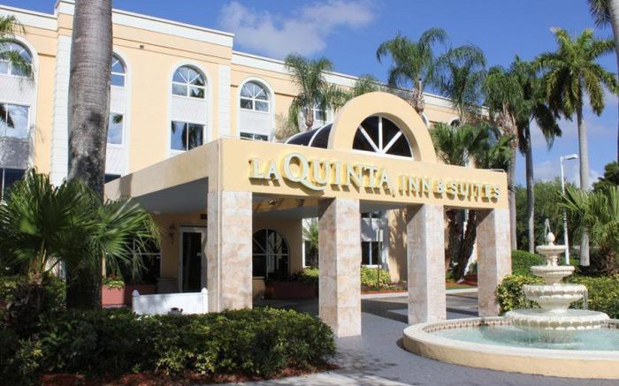La Quinta Inn & Suites by Wyndham Coral Springs South