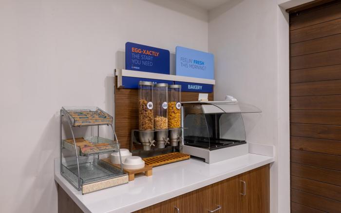 Holiday Inn Express & Suites Macon - I-475 by IHG