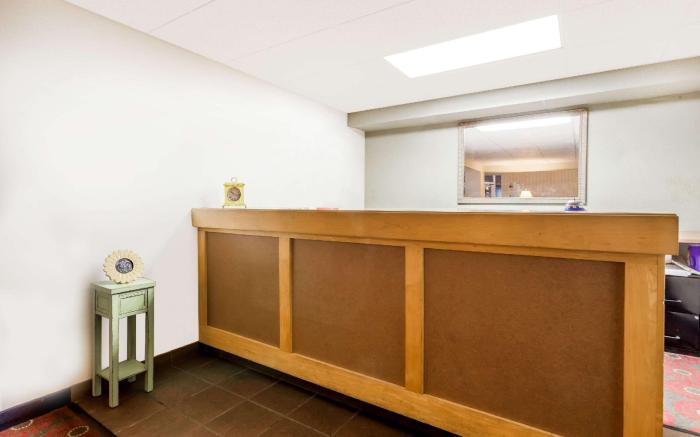 Days Inn by Wyndham Cedar Falls- University Plaza