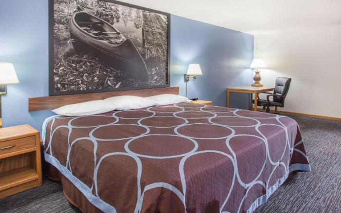 Super 8 By Wyndham Monmouth Il