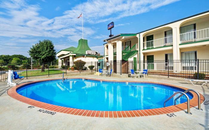 Super 8 by Wyndham McDonough GA