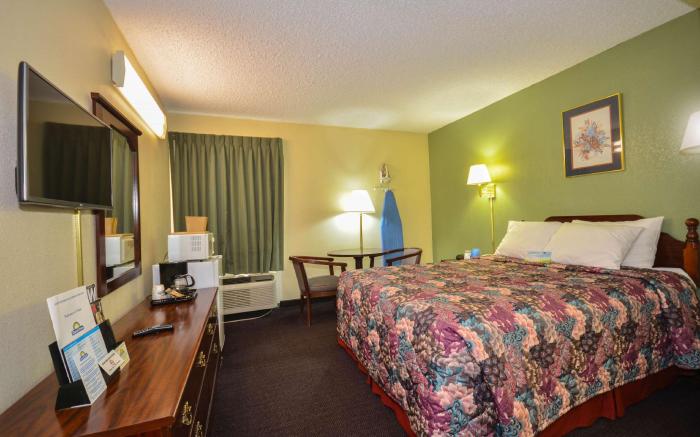 Days Inn by Wyndham Southern Hills/ORU