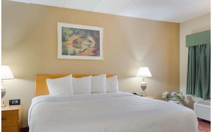 All Seasons Inn & Suites Smithfield Providence