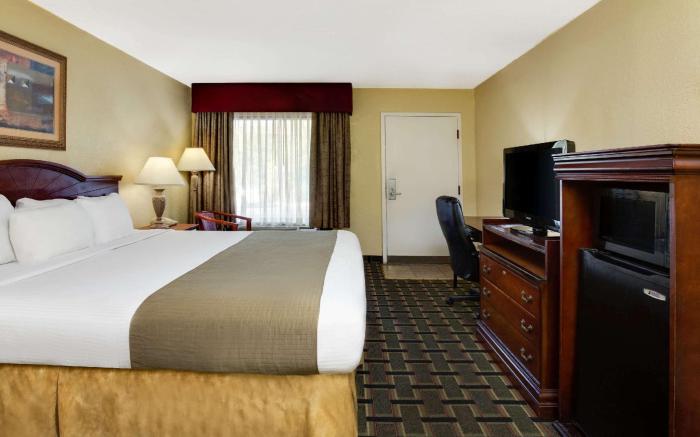 Baymont by Wyndham Lake City I-75 