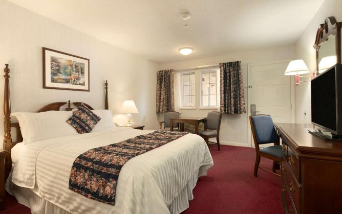 Travelodge by Wyndham Redding CA