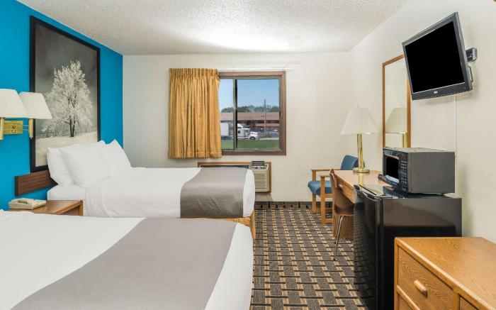 Super 8 By Wyndham Lincoln West