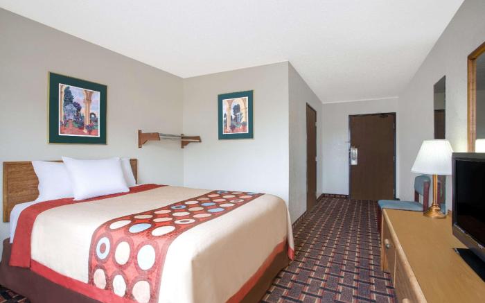 Super 8 By Wyndham Douglas