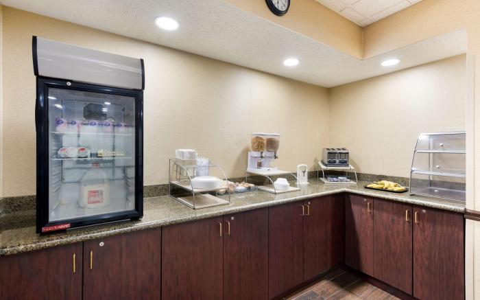 Red Roof Inn & Suites Columbus - West Broad