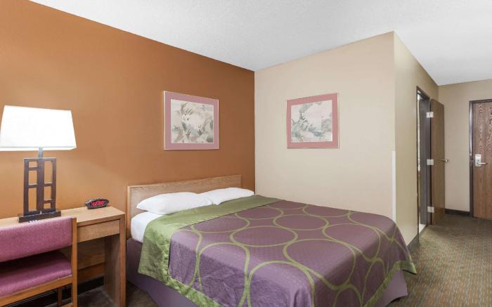 Super 8 By Wyndham Charlotte/Amusement Park Area