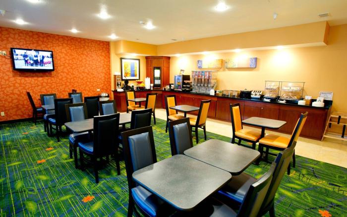 Fairfield Inn & Suites Arlington Near Six Flags