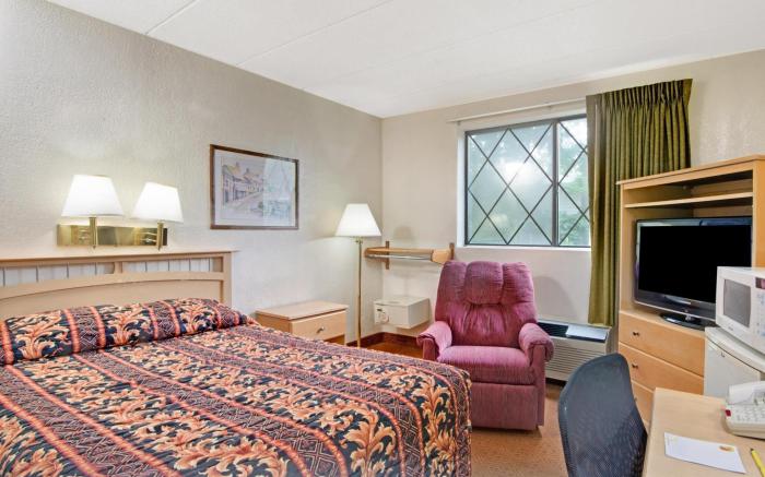 Super 8 by Wyndham Stamford/New York City Area